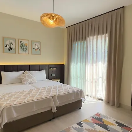 Urlivia Zeytin Bahcesi