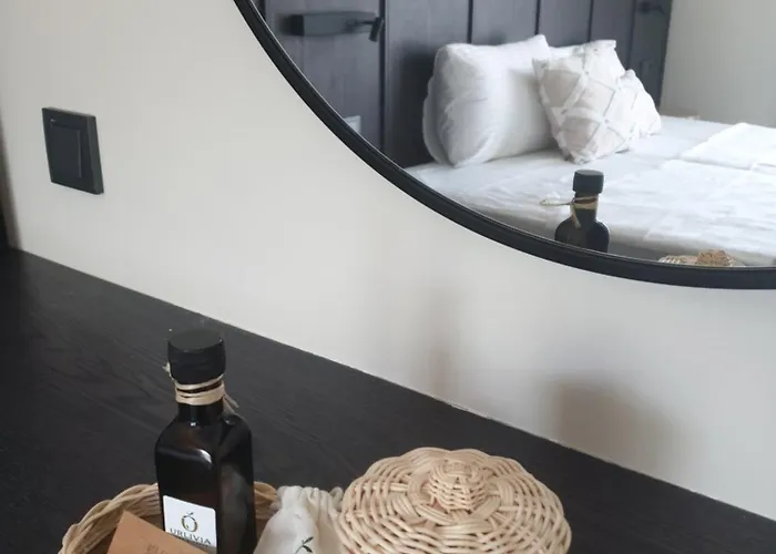 Urlivia Zeytin Bahcesi * أورلا