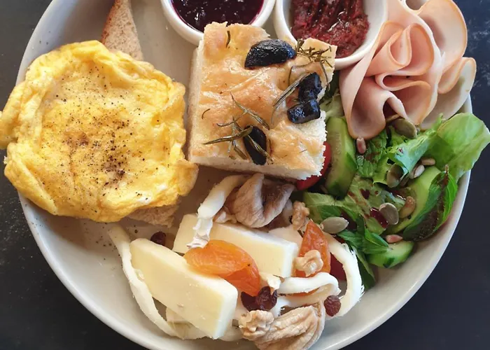 Urlivia Zeytin Bahcesi أورلا