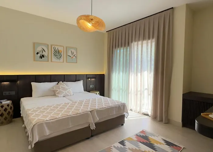 Urlivia Zeytin Bahçesi